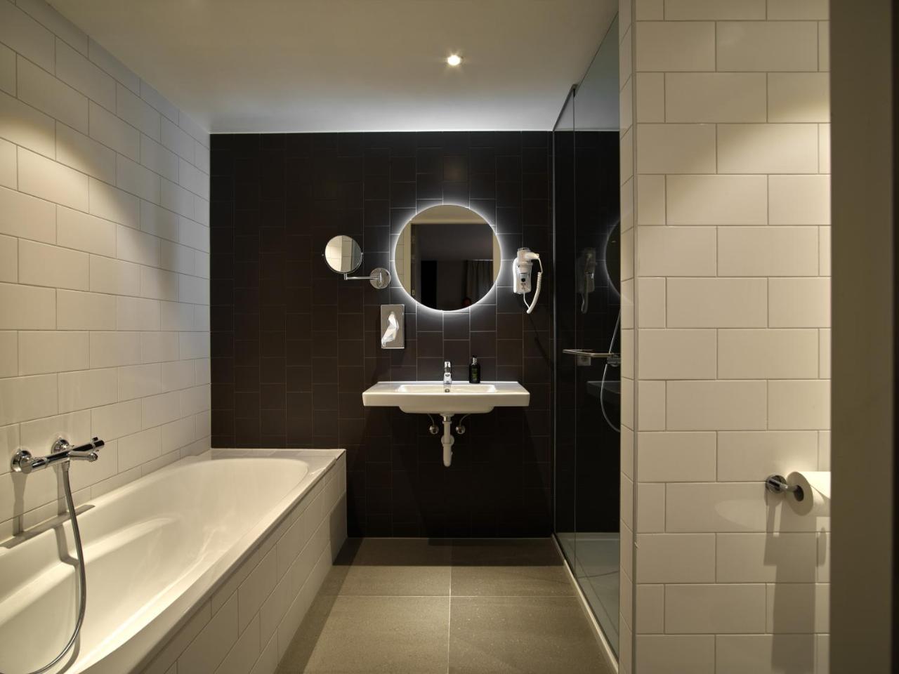 2-Bedroom Apartment with Bath