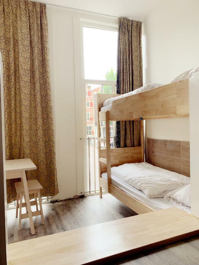 Family Room (8 Adults) with Shared Bathroom