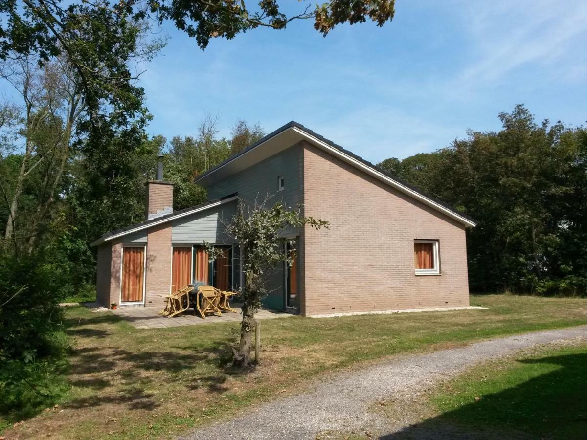 Three-Bedroom House,820689506:JPEG