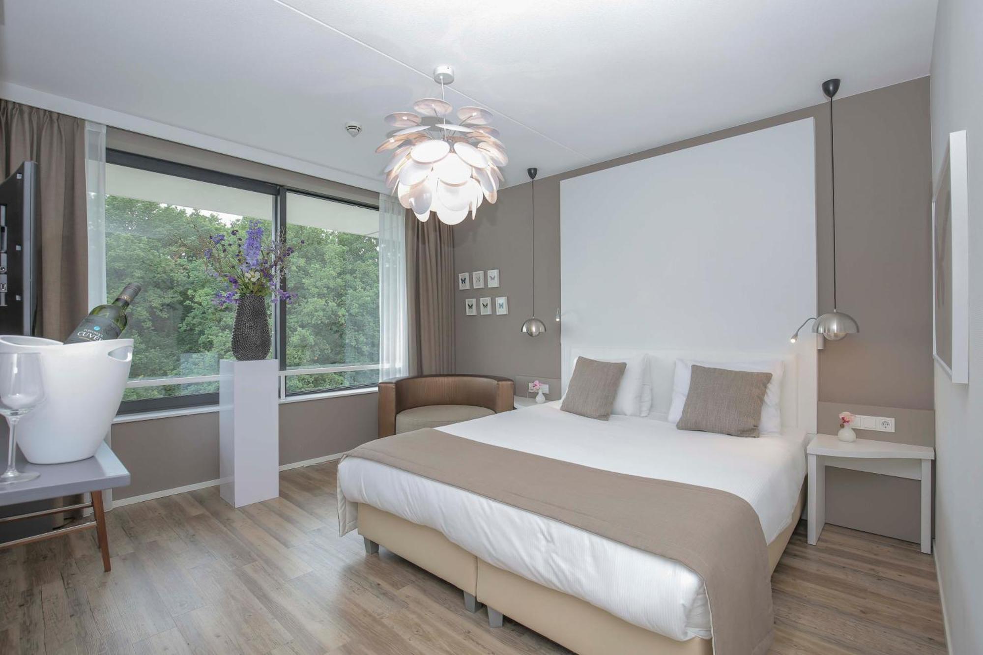 Deluxe Suite mit Whirlpool-Badewanne