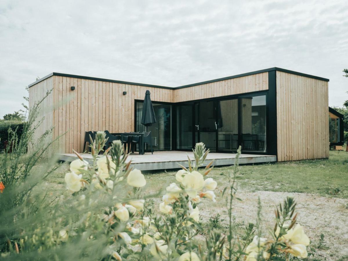 Bungalow with Garden View,1097348454:JPEG