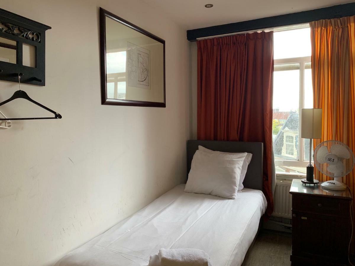 Quarto Individual com Banheiro Privativo Externo