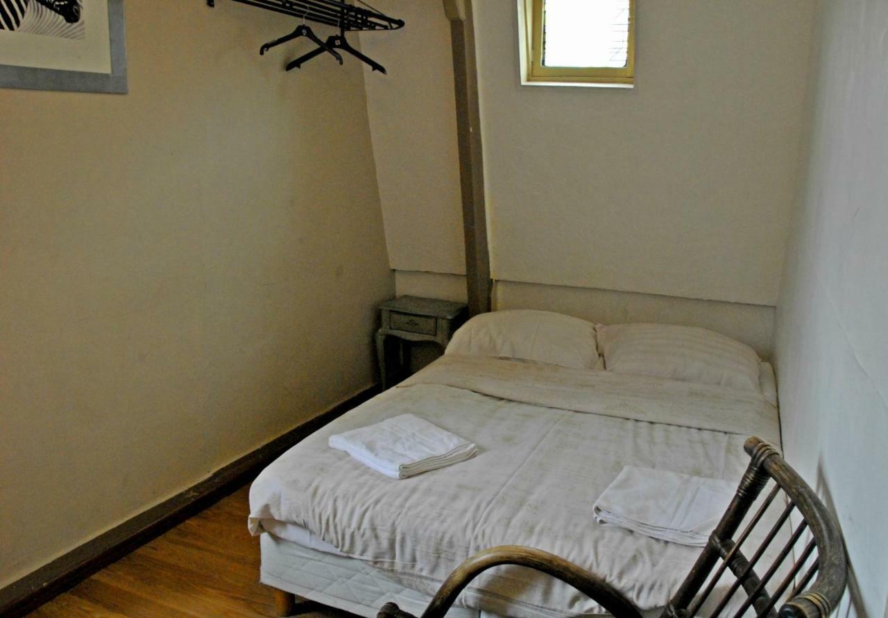 Quarto Duplo Standard com Banheiro Compartilhado