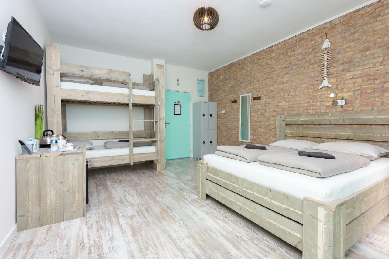 Quadruple Room with Shared Bathroom,884005495:JPEG