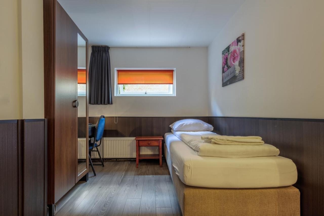 Single Room Shared Shower Toilet