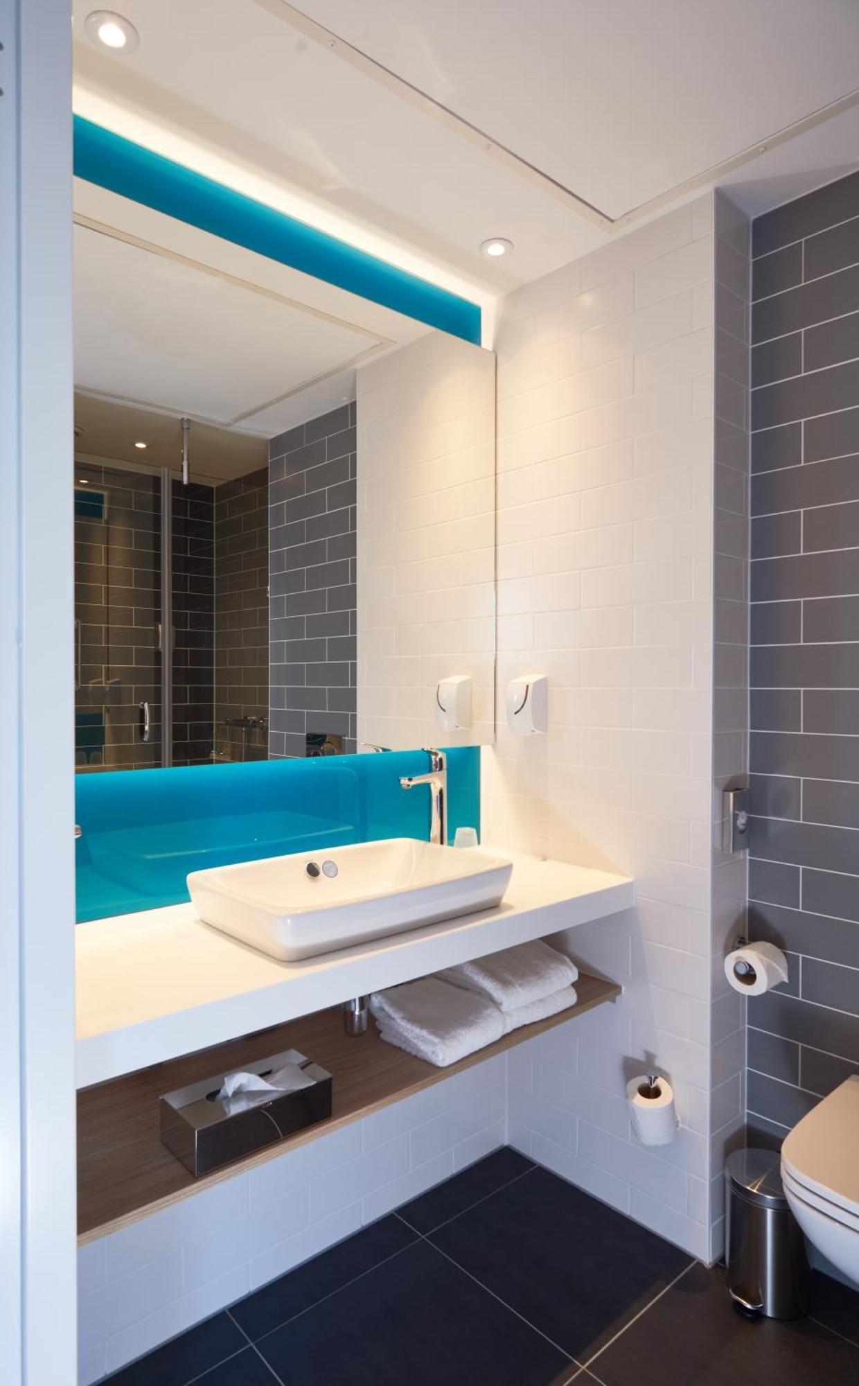 Standard Twin Room with Two Single Beds and Canal View
