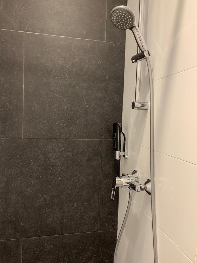 Quarto Triplo com Banheiro Privativo