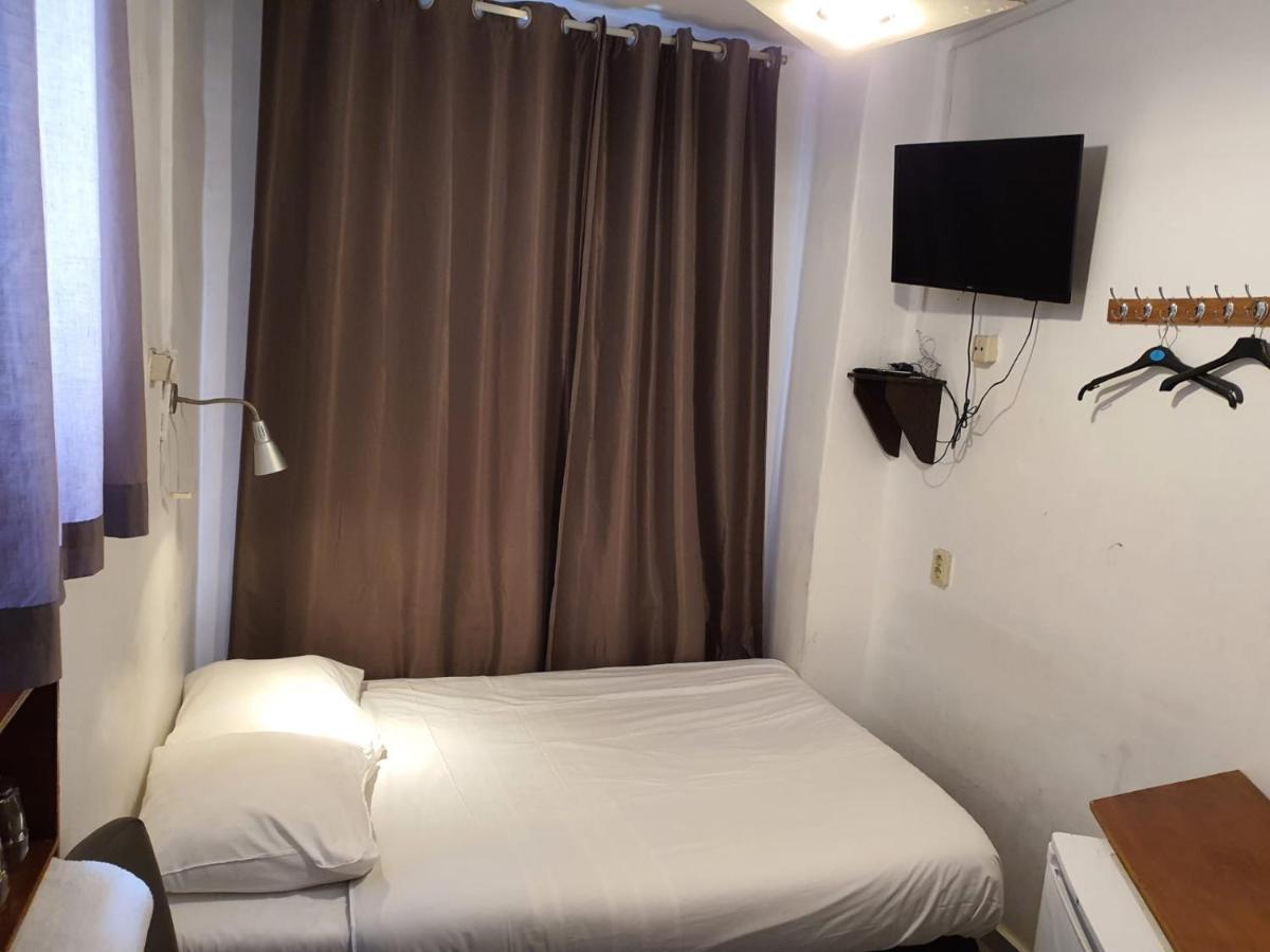 Single Room with Shared Bathroom,997498698:JPEG