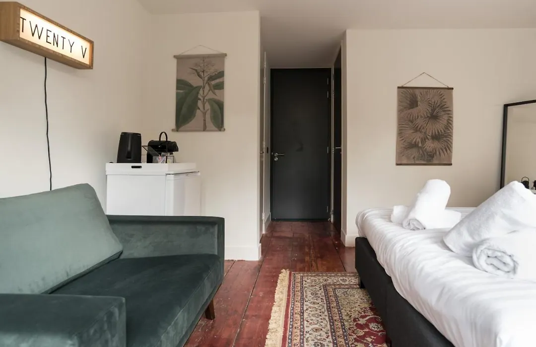 Twenty Five Rooms-1