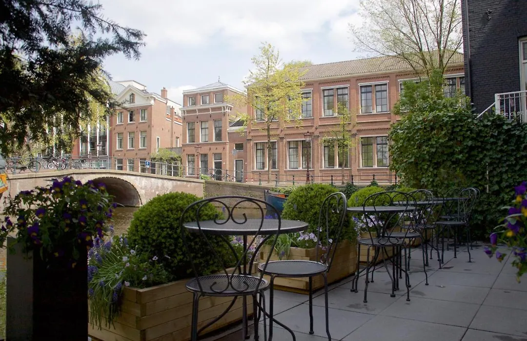 Amsterdam Canal Hotel-1