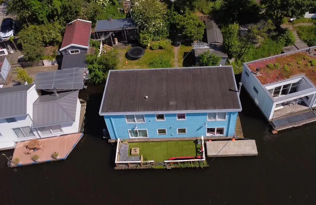 Amster Houseboat-1