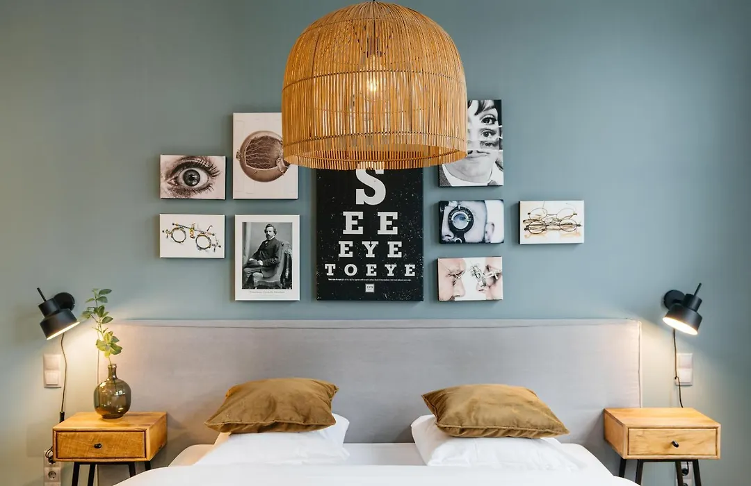 Eye Hotel-1