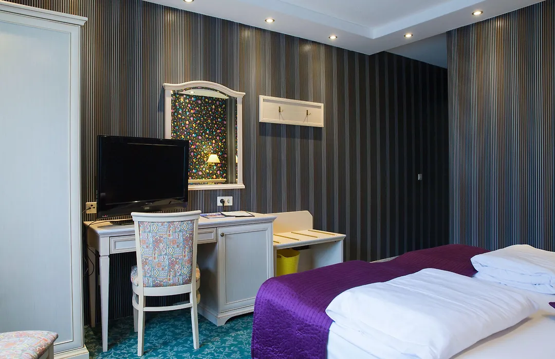 Hotel Zwanenburg Amsterdam Airport-1