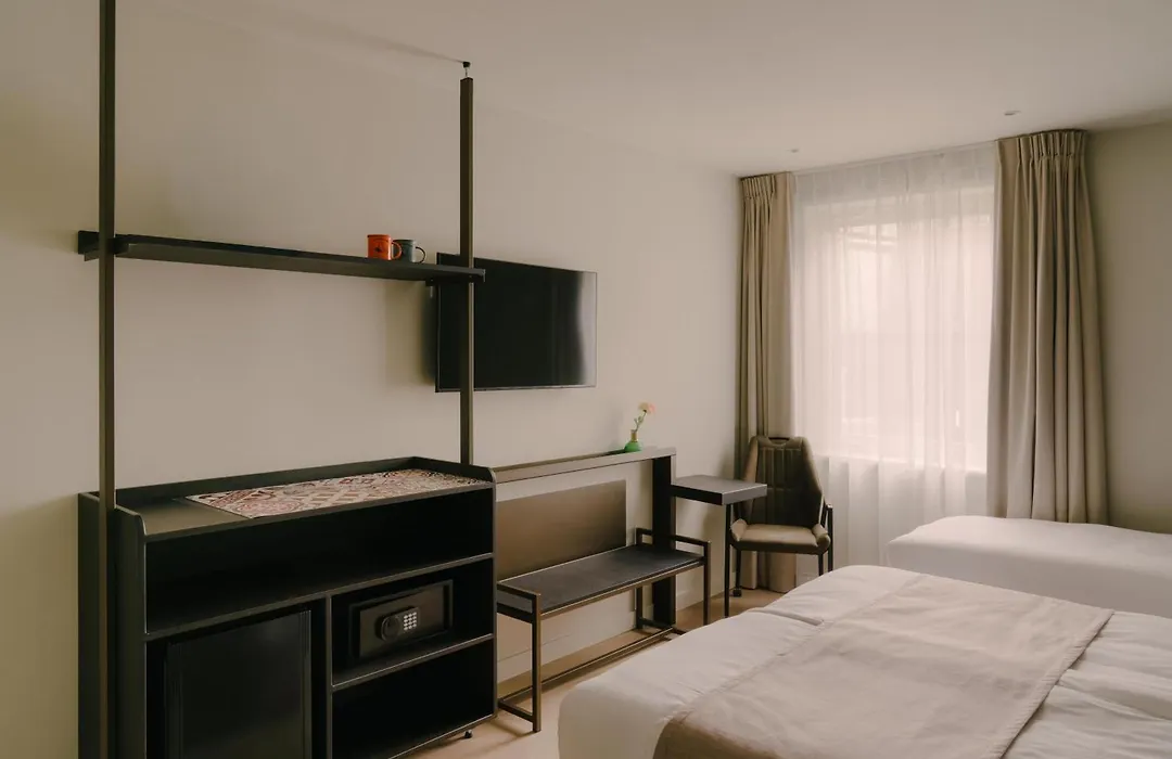 Boutique Hotel Herbergh Amsterdam Airport Free Parking-1