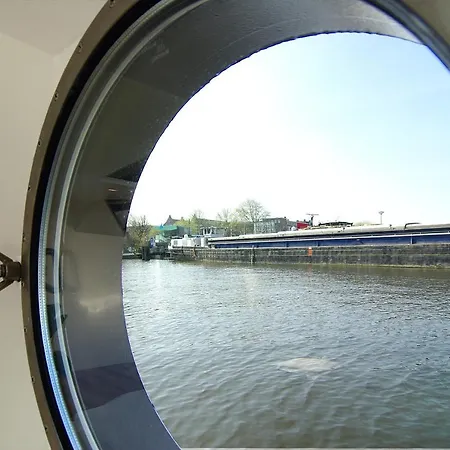 Eco Houseboat-3