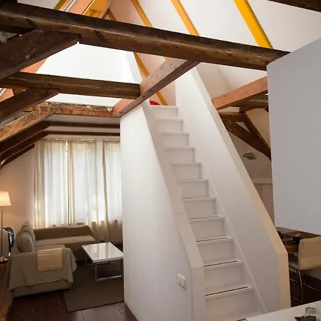 Rembrandtplein Bed & Breakfast-2