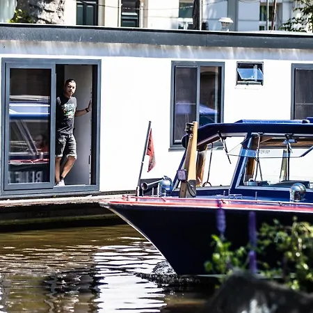 Amsterdam-Houseboat-Amstel-3