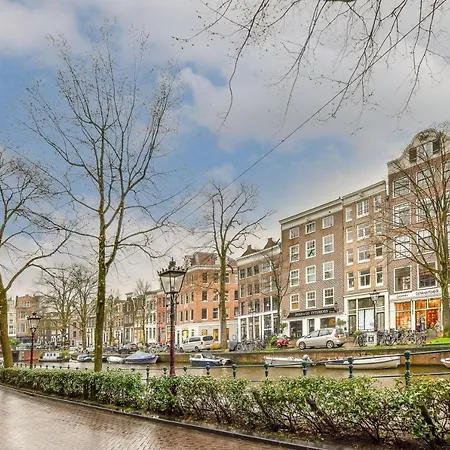 Spiegelgracht Apartments With Canal View-3