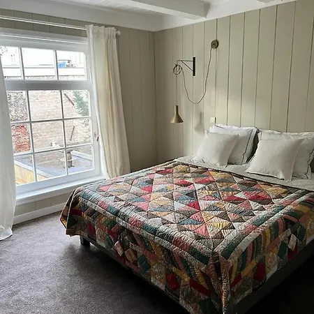 Dahli'S Sleep Boutique-3