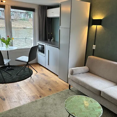Houseboat Amsterdam-3