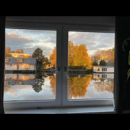 Amster Houseboat-3