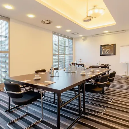 Plaza Premium Grand Winston-3