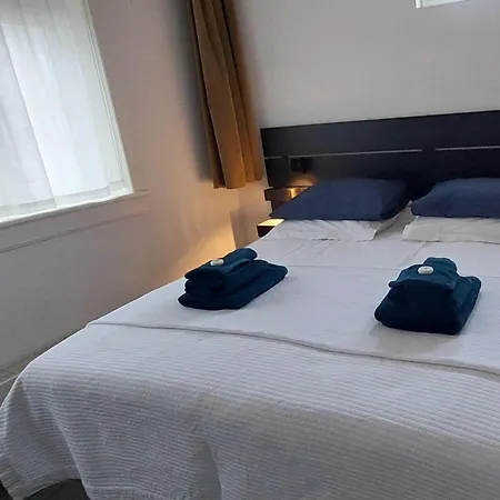 Bickersbed-3
