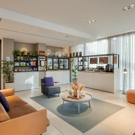Premier Suites Rotterdam-3