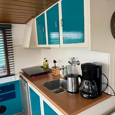 Floating B&B Amsterdam-2