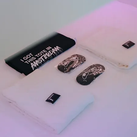 This HoTel-3