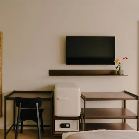 Boutique Hotel Herbergh Amsterdam Airport Free Parking-3