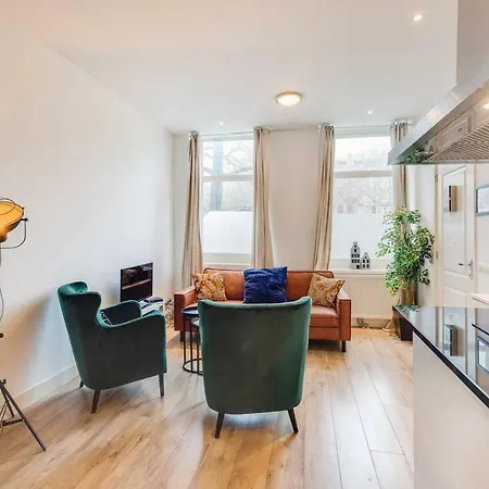 Luxurious Canalview Apt With Patio City Centre-3