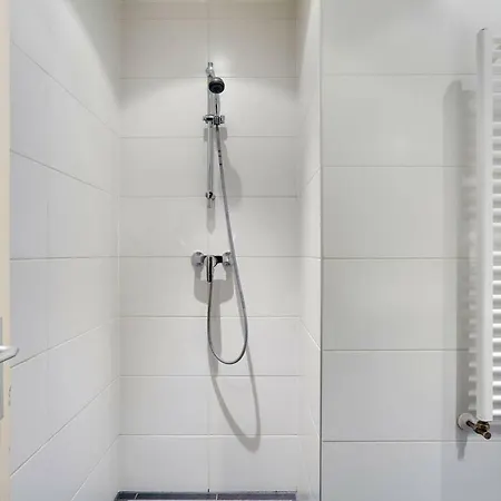 Luxurious Canalview Apt With Patio City Centre-2