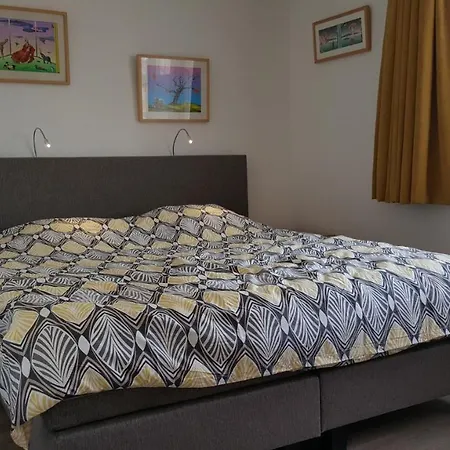 Quiet Spacious Room-2