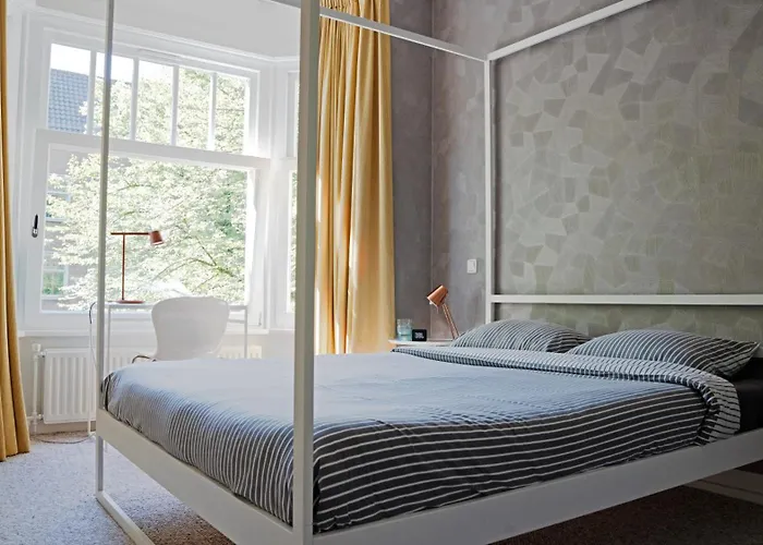 Beautiful Room In Authentic Amsterdam Apartment Rai