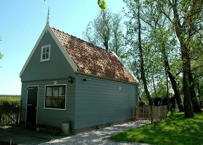 Quaint Holiday Home in Amsterdam near Lake